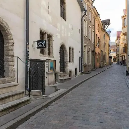 Korter Cozy 3 Story House In Old Town Tallinn